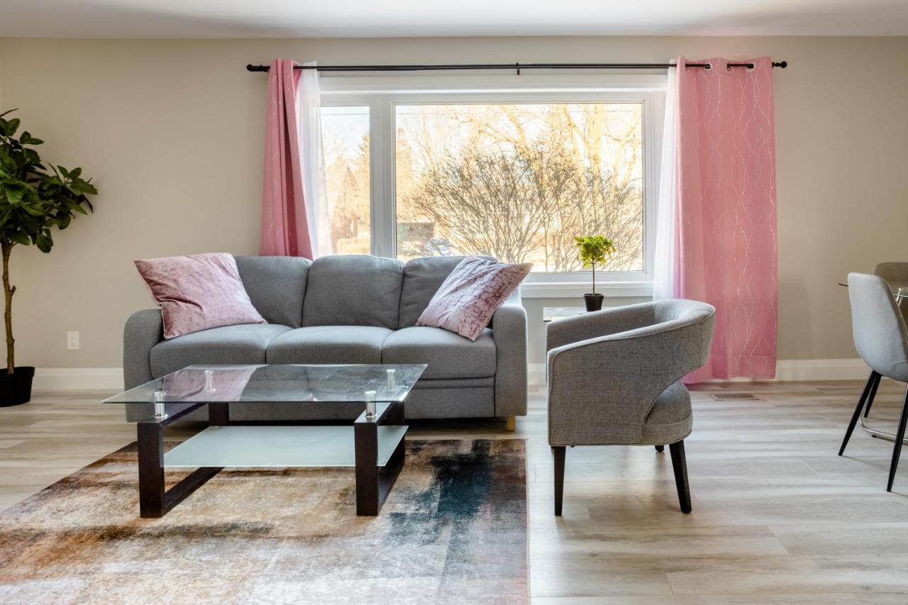 Entire 2 Bedroom Apartment Downtown - U2 Kitchener Exteriér fotografie