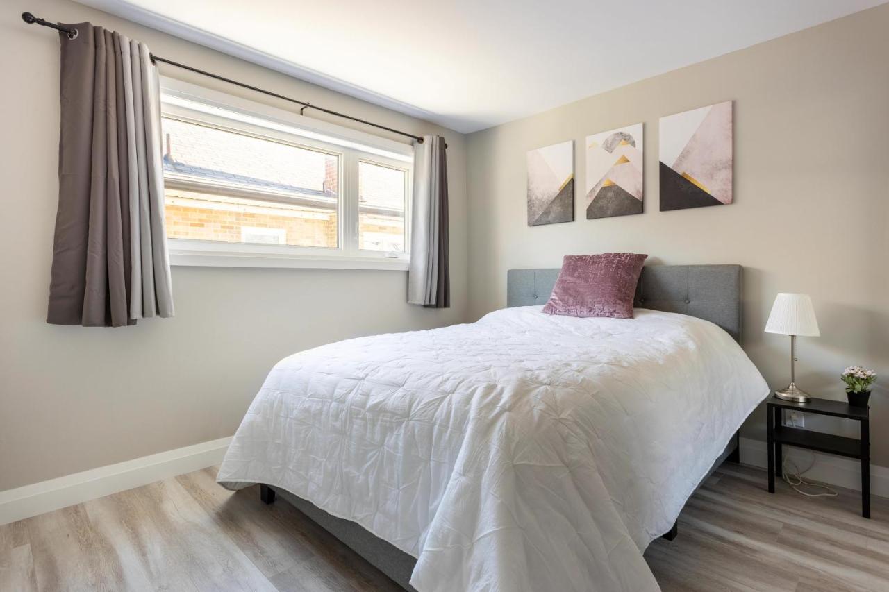 Entire 2 Bedroom Apartment Downtown - U2 Kitchener Exteriér fotografie